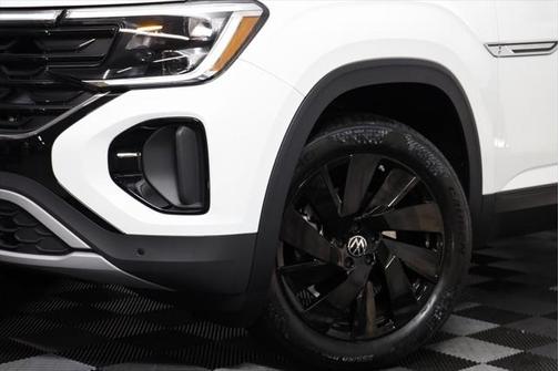 2025 Volkswagen Atlas Cross Sport 2.0T SE w/Technology 4MOTION