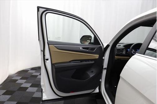 2025 Volkswagen Atlas Cross Sport 2.0T SE w/Technology 4MOTION
