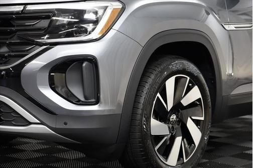 2025 Volkswagen Atlas Cross Sport 2.0T SE w/Technology 4MOTION