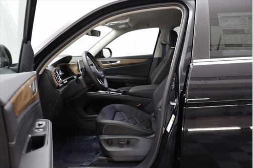 2025 Volkswagen Atlas 2.0T SE w/Technology 4MOTION