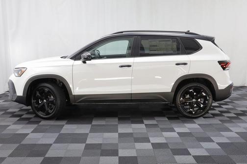 2025 Volkswagen Taos 1.5T SE Black