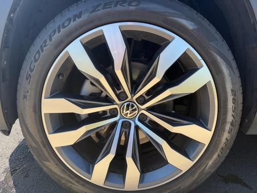 2023 Volkswagen Atlas Cross Sport 3.6L V6 SEL Premium R-Line