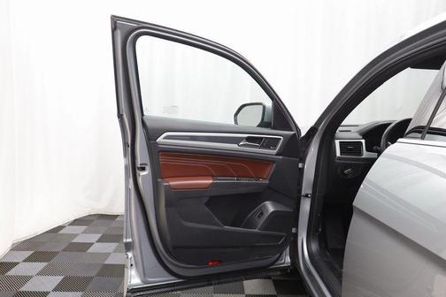 2023 Volkswagen Atlas Cross Sport 3.6L V6 SEL Premium R-Line