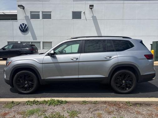 2025 Volkswagen Atlas 2.0T SE w/Technology 4MOTION