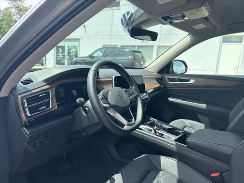 2025 Volkswagen Atlas 2.0T SE w/Technology 4MOTION
