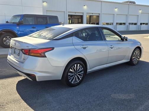 Brilliant Silver Metallic 2023 Nissan Altima 2.5 SV