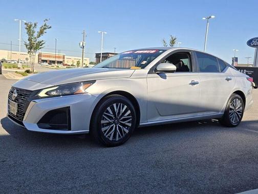 Brilliant Silver Metallic 2023 Nissan Altima 2.5 SV