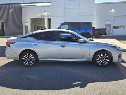 Brilliant Silver Metallic 2023 Nissan Altima 2.5 SV