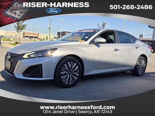 Brilliant Silver Metallic 2023 Nissan Altima 2.5 SV