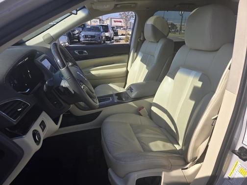 2019 Lincoln MKT Reserve