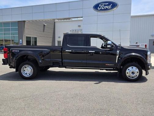 Agate Black Metallic 2025 Ford F-450 Platinum