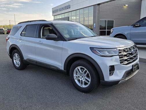 Space White Metallic 2026 Ford Explorer Active