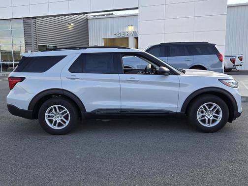 Space White Metallic 2026 Ford Explorer Active