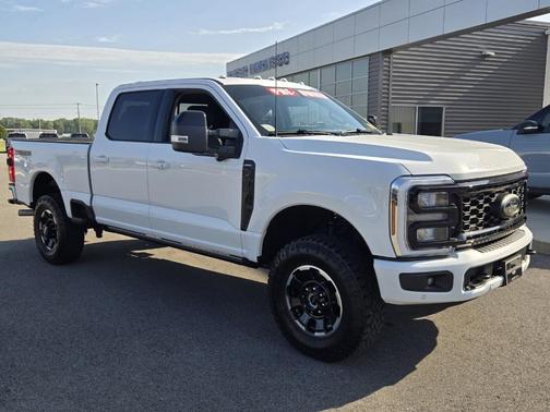 Oxford White 2025 Ford F-250 Lariat