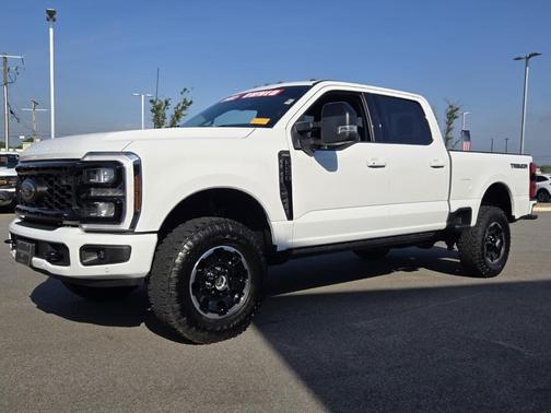 Oxford White 2025 Ford F-250 Lariat