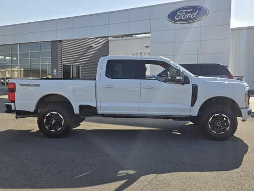 Oxford White 2025 Ford F-250 Lariat