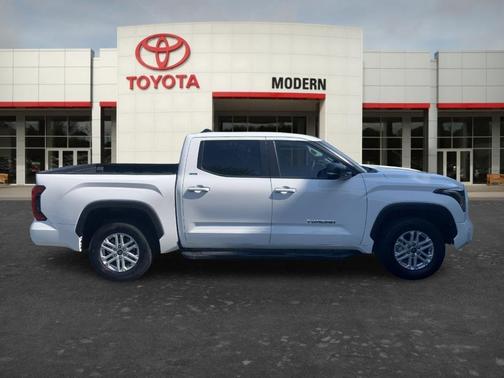 White 2024 Toyota Tundra SR5