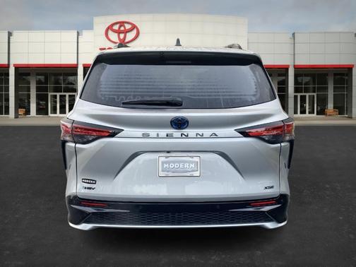 2025 Toyota Sienna XSE 7 Passenger