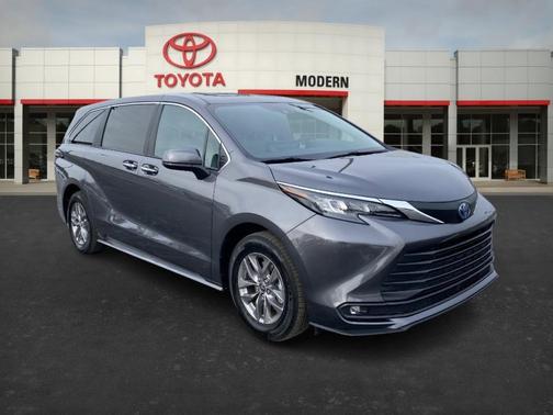 2025 Toyota Sienna XLE