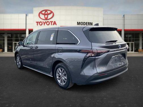 2025 Toyota Sienna XLE