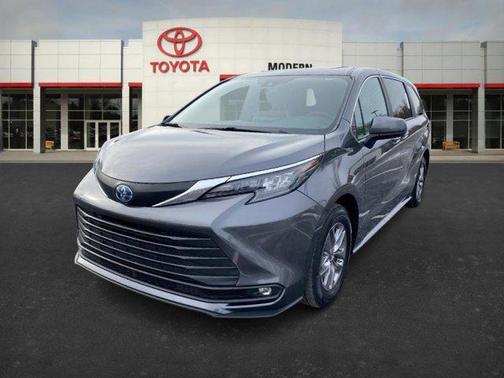 2025 Toyota Sienna XLE