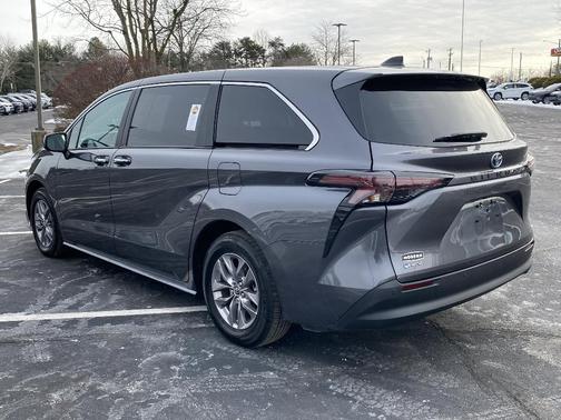 2025 Toyota Sienna XLE