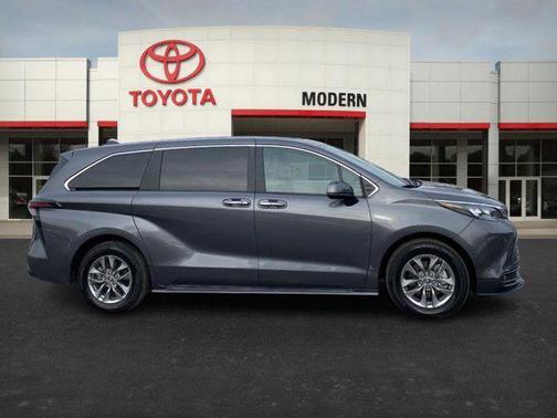 2025 Toyota Sienna XLE