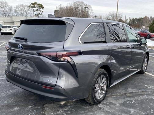 2025 Toyota Sienna XLE