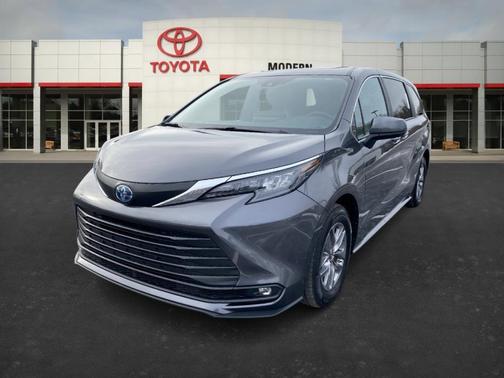 2025 Toyota Sienna XLE