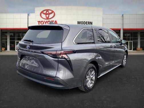 2025 Toyota Sienna XLE