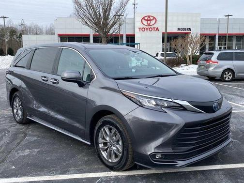 2025 Toyota Sienna XLE