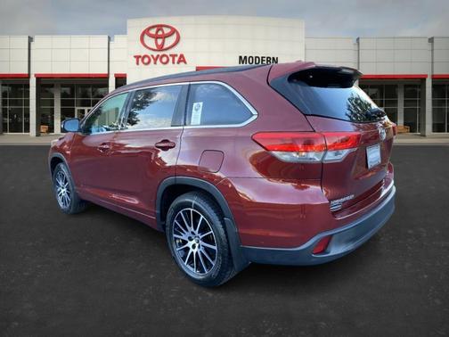 2017 Toyota Highlander SE