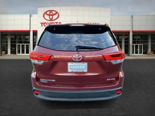 2017 Toyota Highlander SE