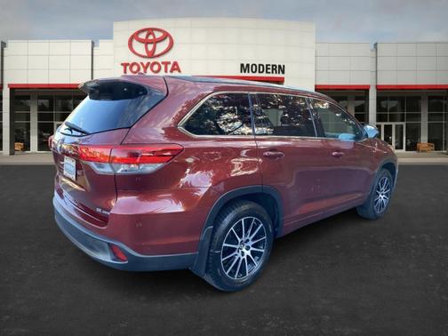 2017 Toyota Highlander SE