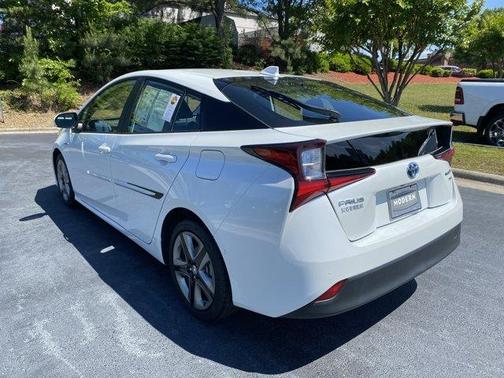 White 2022 Toyota Prius XLE