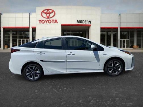 White 2022 Toyota Prius XLE
