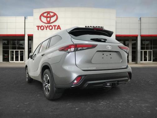 Gray 2026 Toyota Highlander XLE