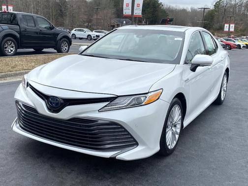 2020 Toyota Camry Hybrid XLE