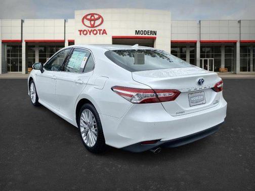 2020 Toyota Camry Hybrid XLE
