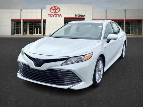 2020 Toyota Camry Hybrid XLE