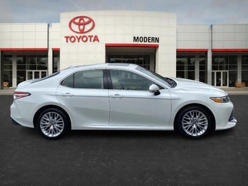 2020 Toyota Camry Hybrid XLE