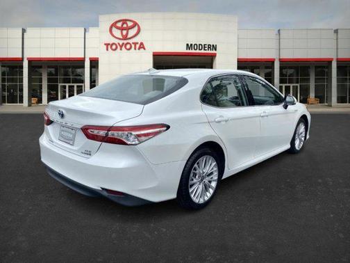 2020 Toyota Camry Hybrid XLE