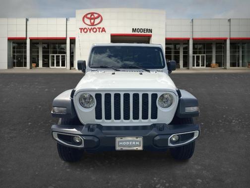 White 2023 Jeep Gladiator Sport