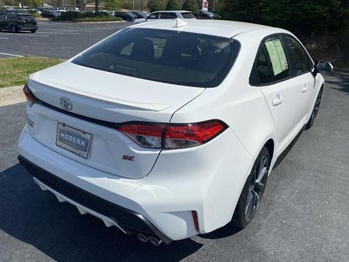 White 2022 Toyota Corolla SE