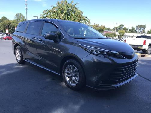 2025 Toyota Sienna XLE