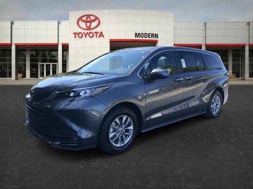 2025 Toyota Sienna XLE