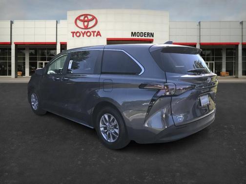 2025 Toyota Sienna XLE