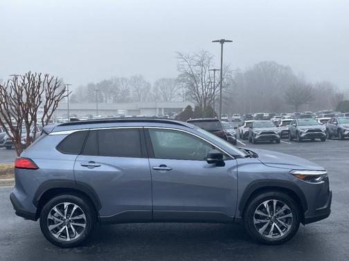 2025 Toyota Corolla Cross XLE