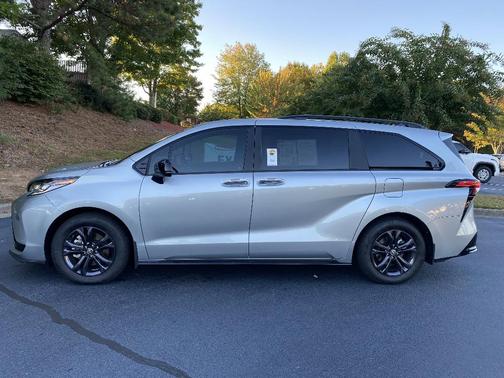 2025 Toyota Sienna XSE 7 Passenger