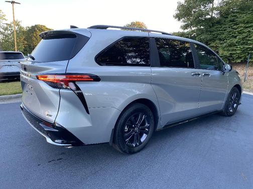 2025 Toyota Sienna XSE 7 Passenger